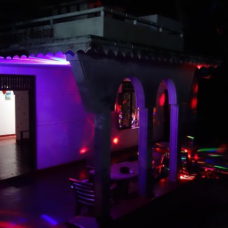 Little White House Hotel Trincomalee Luaran gambar