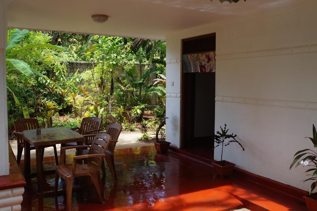 Little White House Hotel Trincomalee Luaran gambar
