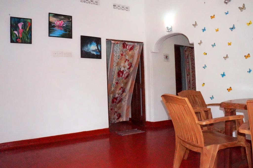 Little White House Hotel Trincomalee Luaran gambar
