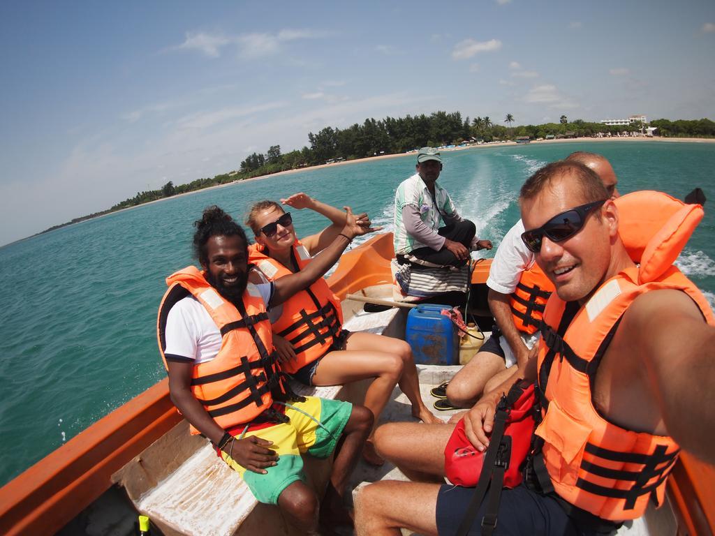 Little White House Hotel Trincomalee Luaran gambar