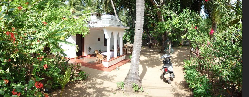 Little White House Hotel Trincomalee Luaran gambar