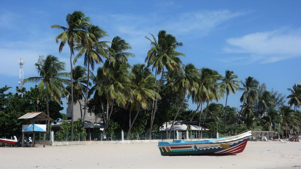 Little White House Hotel Trincomalee Luaran gambar