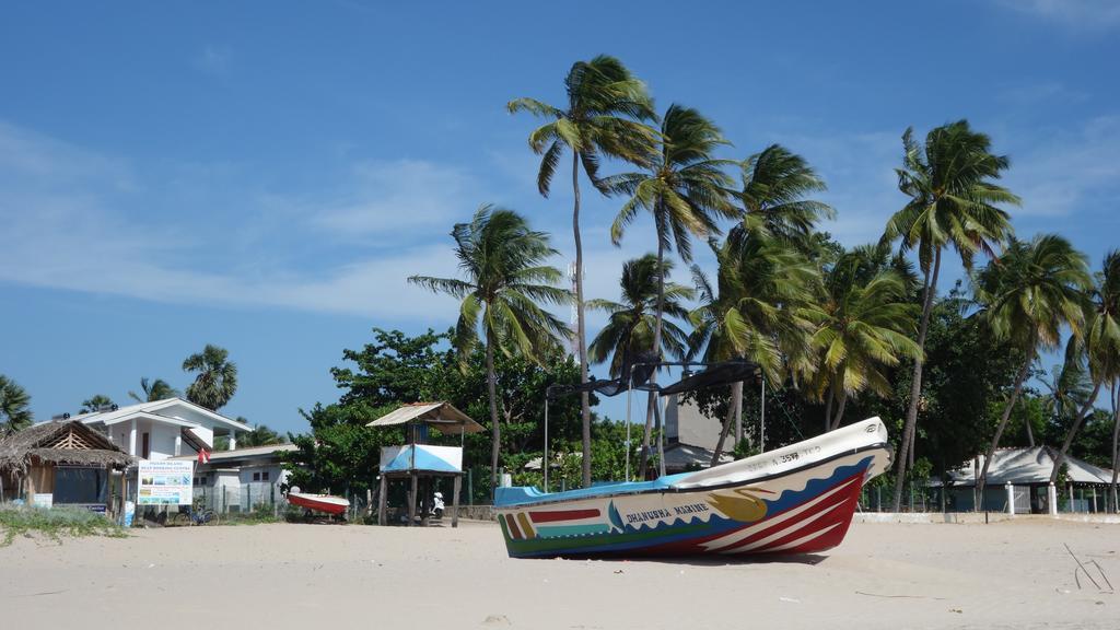 Little White House Hotel Trincomalee Luaran gambar